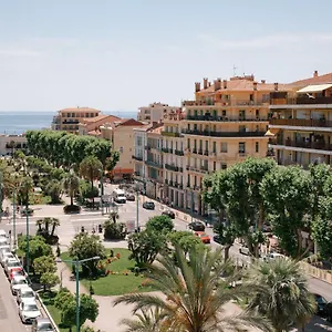 Chateauneuf Lägenhetshotell Menton